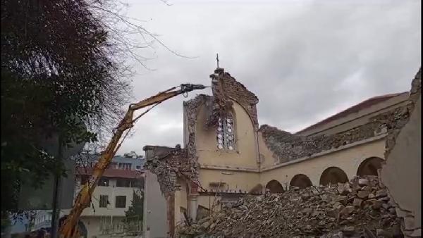 İskenderun da Latin Katolik Kilisesi nin kalan duvarı da yıkıldı