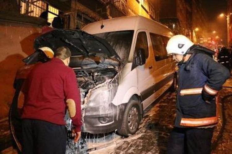 Beyoğlu nda 6 araç kundaklandı Son Dakika