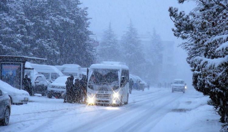 Kuvvetli kar yağışı için yeni uyarı İşte megakent İstanbul un beyaz