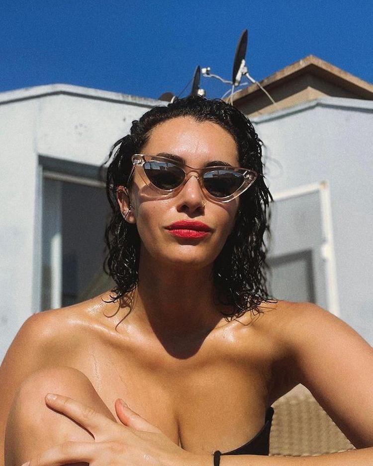 Hande Doğandemir den bikinili pozlar Son Dakika Magazin Haberleri