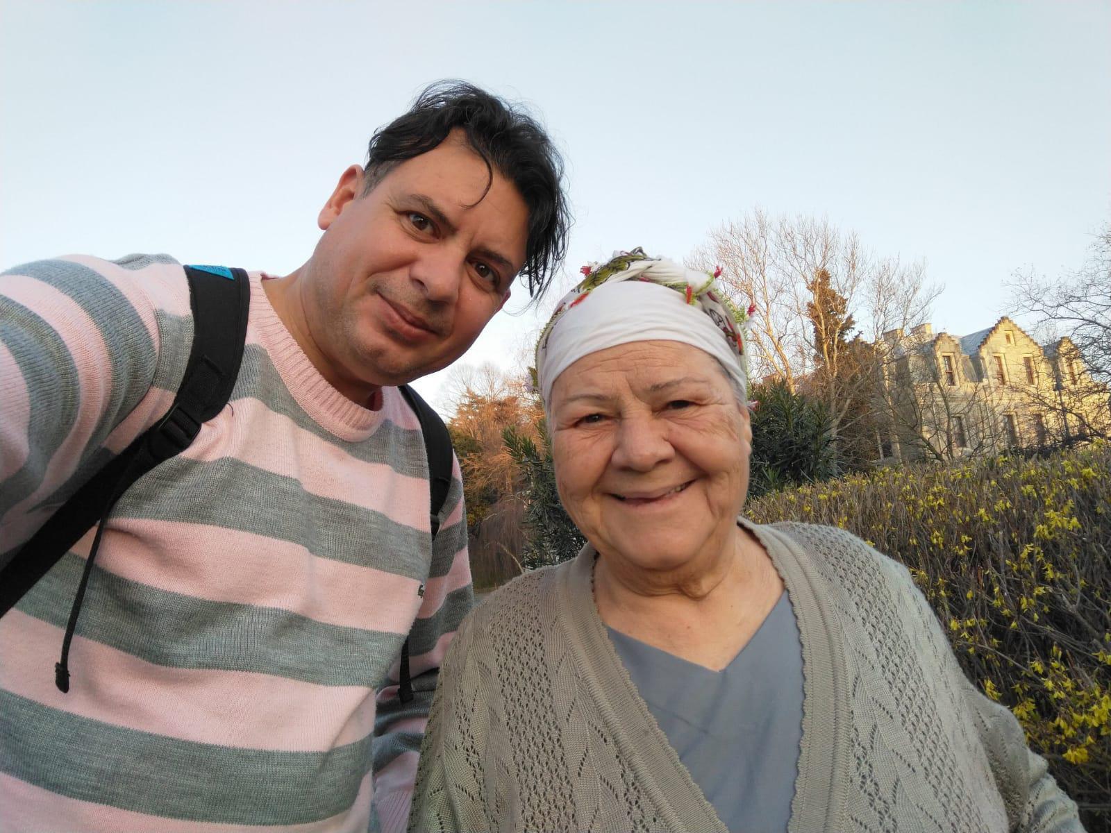 77 yaşındaki YouTuber, Saniye Anne ile tanışın