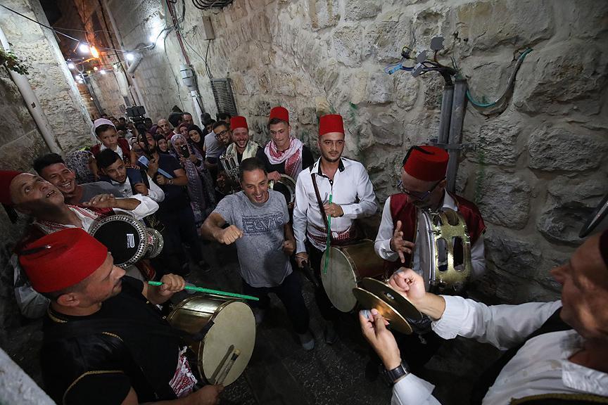 Kudüste Filistinlilerin en büyük kandil yürüyüşü