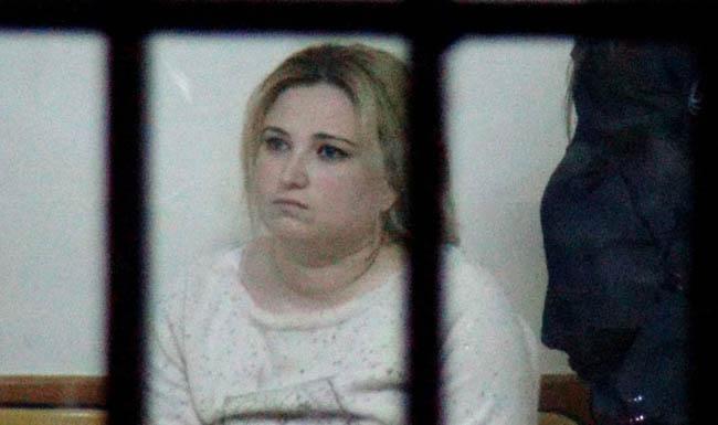 Adanadaki boşanma aşamasında olduğu kocasını öldüren kadının yargılanmasına başlandı