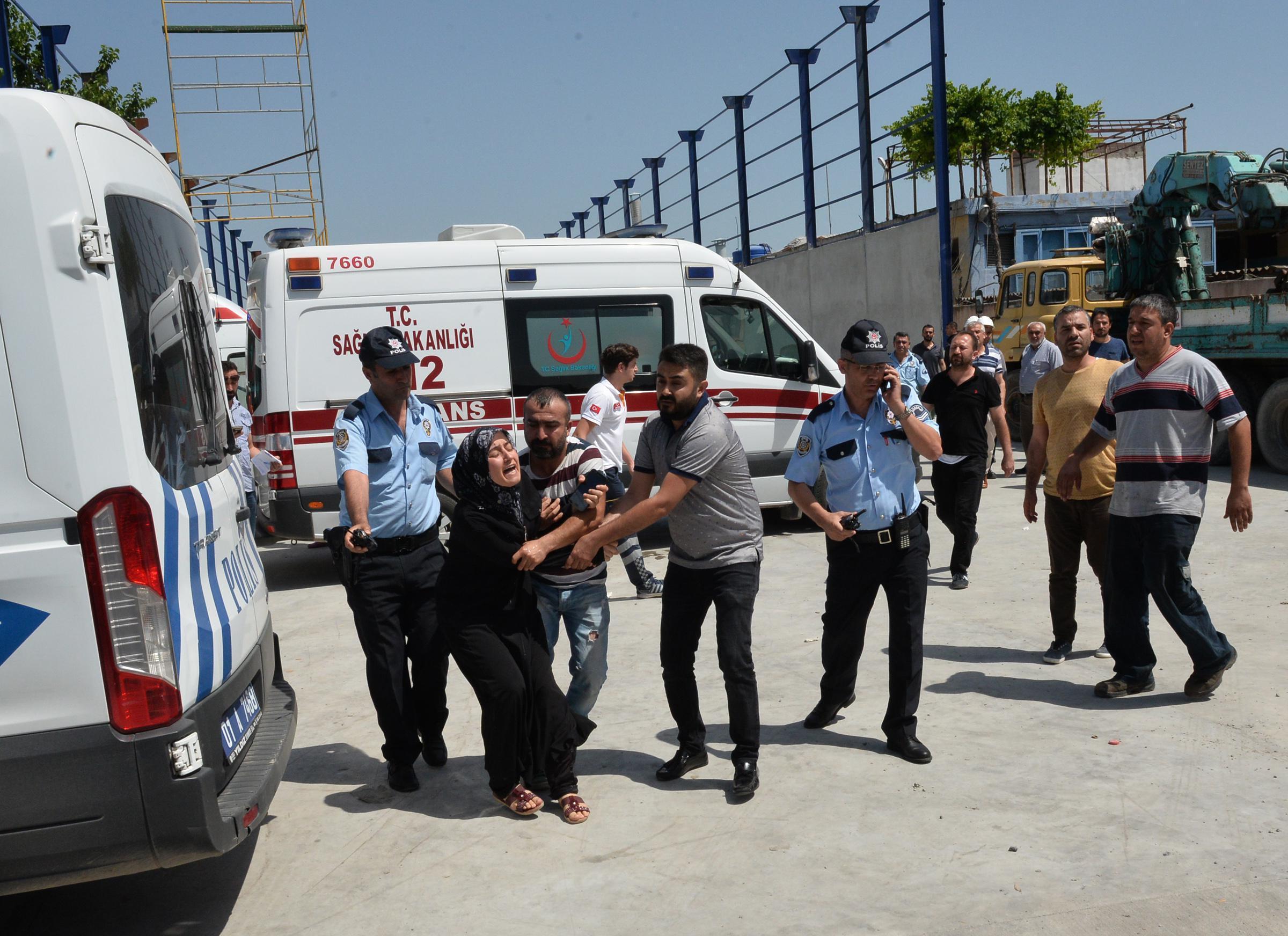 Adanada elektrik akımına kapılan 2 işçi hayatını kaybetti