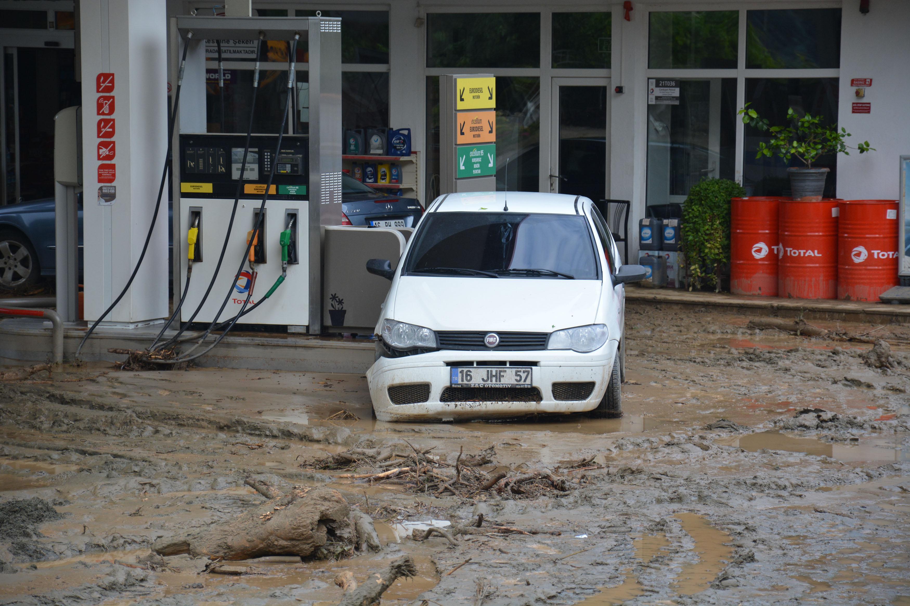 Bursa’da sel tahribatı, gün ağarınca ortaya çıktı