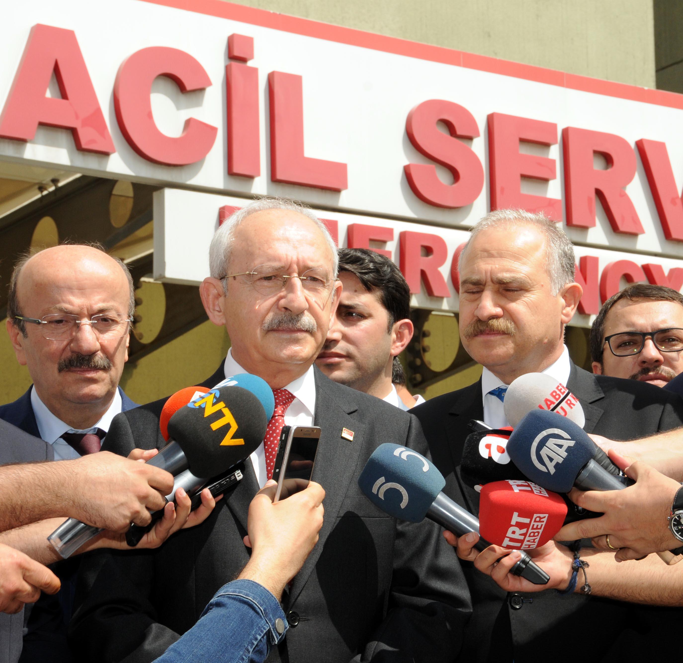 Kemal Kılıçdaroğlundan Saadet Partili yaralılara ziyaret
