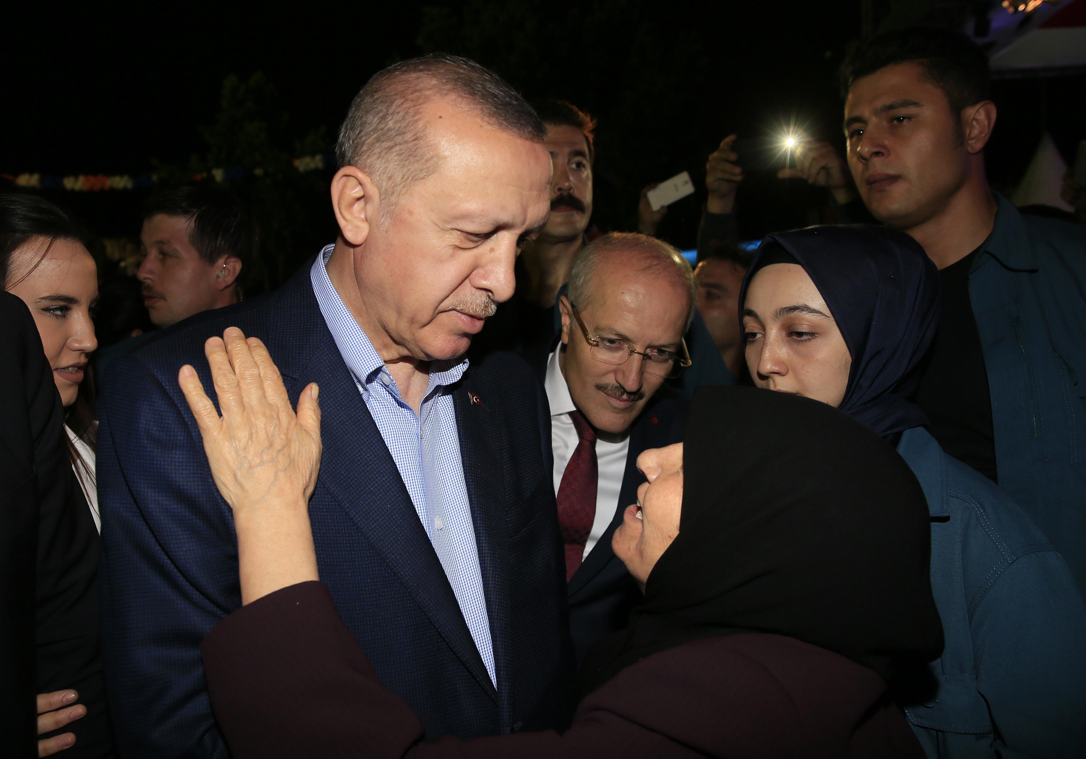 Erdoğan Balıkesirde vatandaşlarla iftarda bir araya geldi