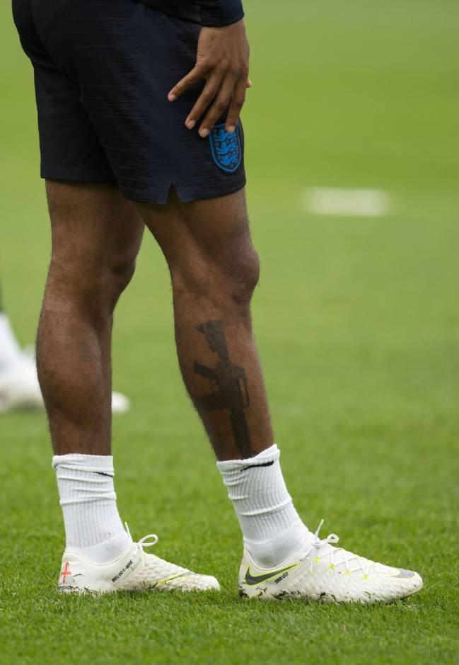 Raheem Sterling’in yeni dövmesi olay oldu ‘Dünya Kupası kadrosundan çıkarılsın’