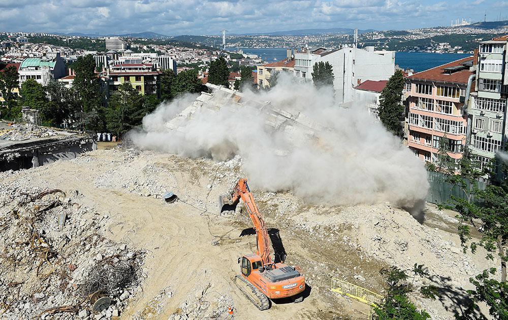 İstanbulda bir devir sona erdi AKMnin yıkımı tamamlandı