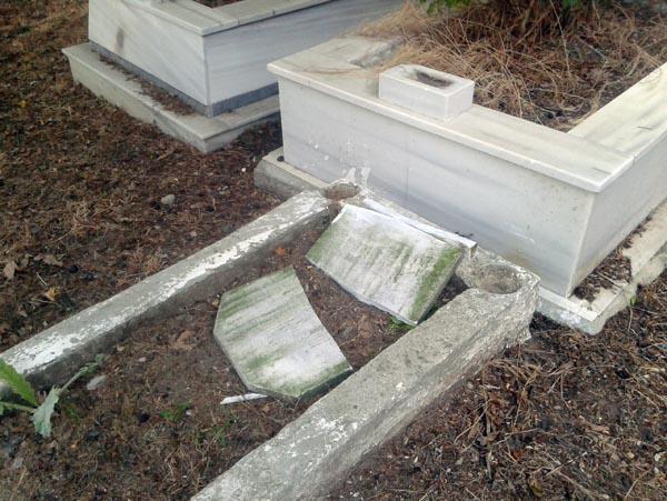 Tekirdağda mezarların taşları kırılıp tahrip edildi