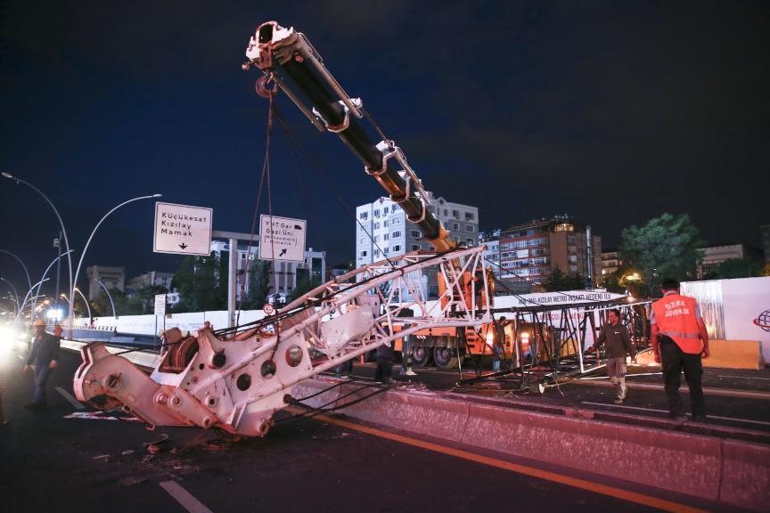 Ankarada metro inşaatında vinç kazası