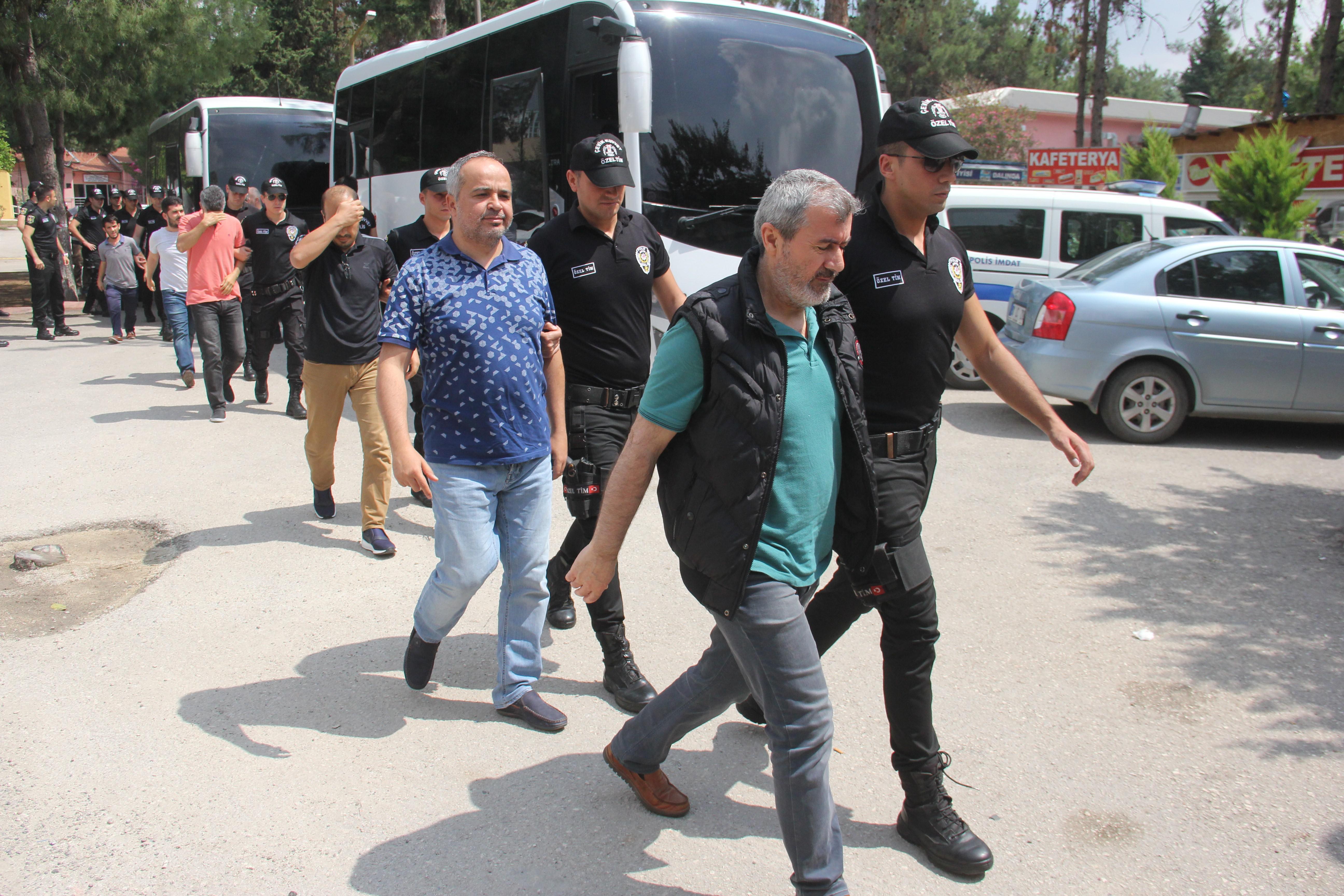 Adanada FETÖ şüphelisi 32 asker adliyeye sevk edildi