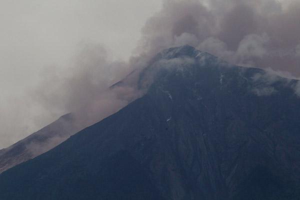 Guatemaladaki Fuego Yanardağı patladı: Çok sayıda ölü var