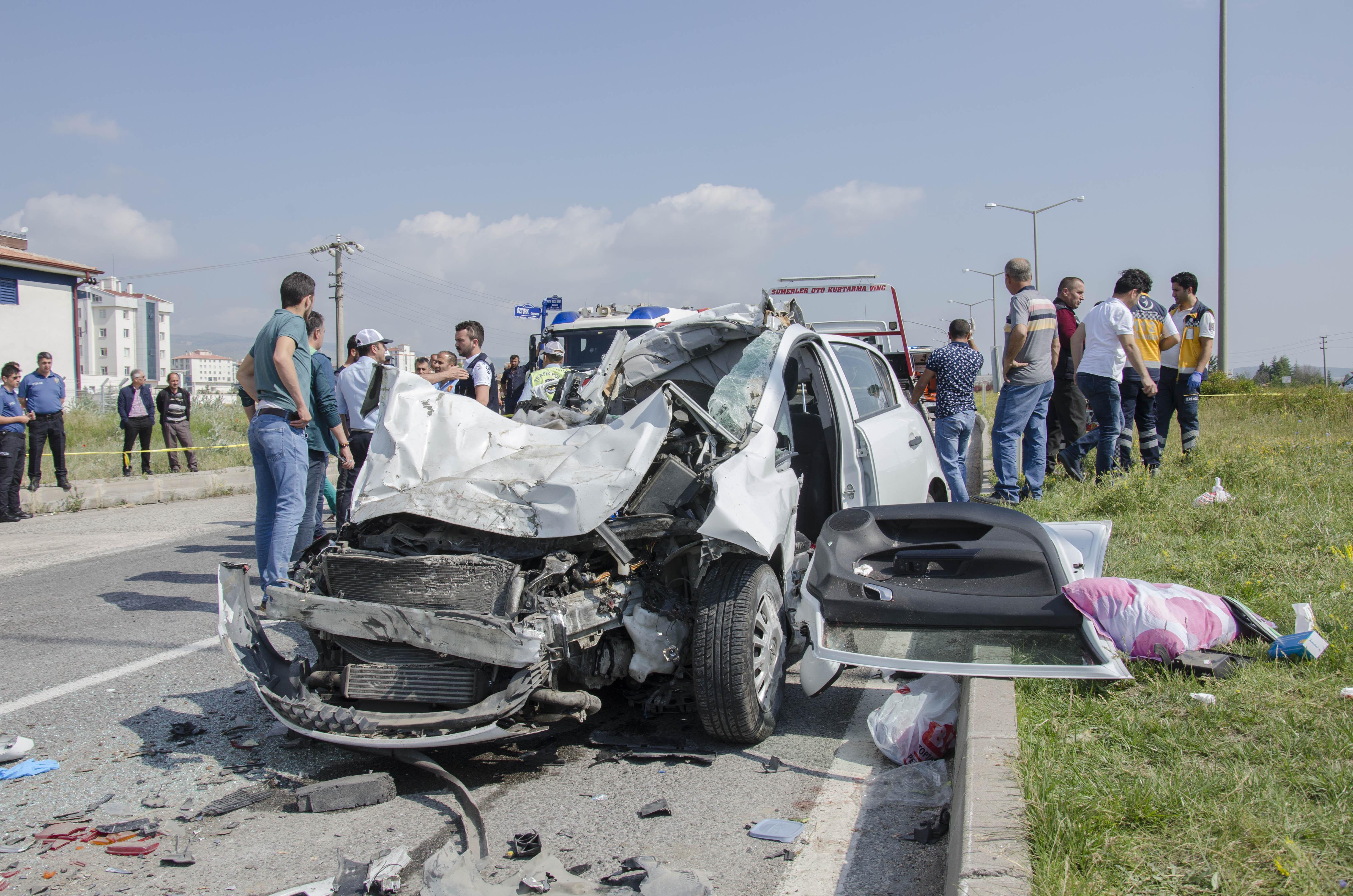 Ankara’daki kazada sürücü ve annesi öldü, 2 kızı ağır yaralı