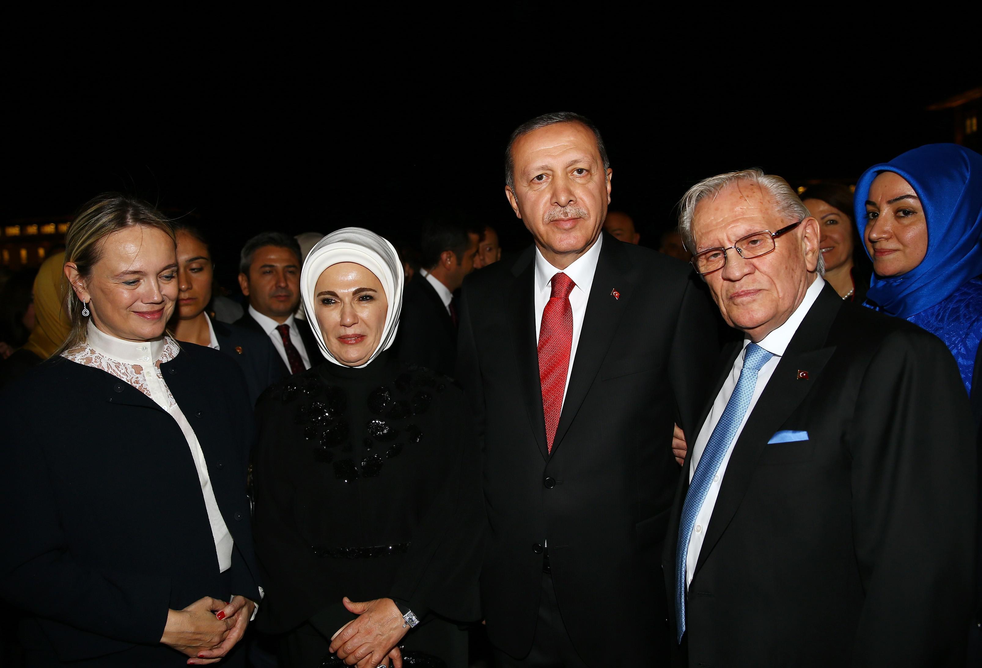 Recep Tayyip Erdoğan, Erdoğan Demirörenin vefatı dolayısıyla bir mesaj yayımladı