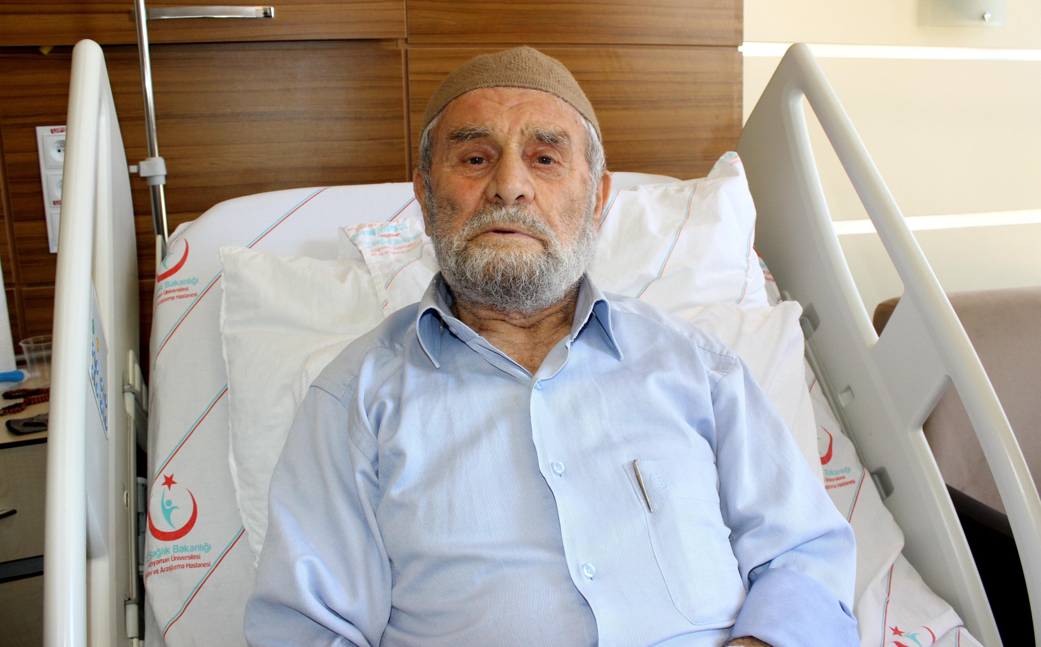 85 yaşındaki adam ömründe ilk defa hastaneye gitti