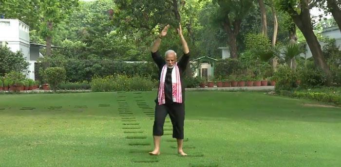 Hindistan Başbakanı Modiden yoga videosu