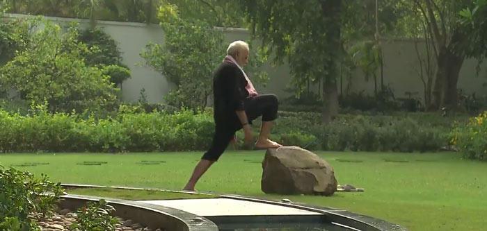 Hindistan Başbakanı Modiden yoga videosu
