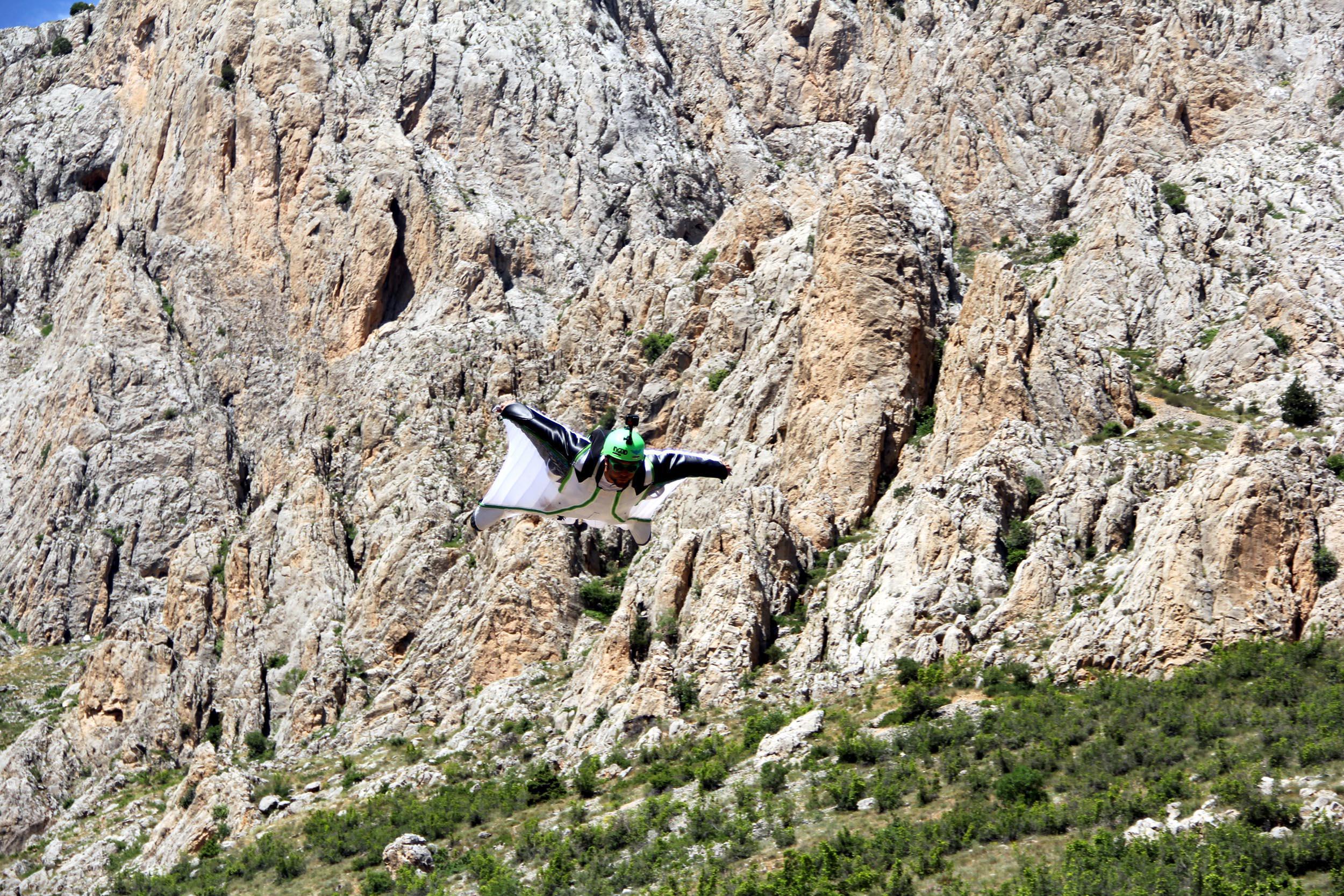 Yarasa kanatlar saatte 200 kilometre hızla atladı (Erzincan Kemaliye wingsuit exit atlayışları)