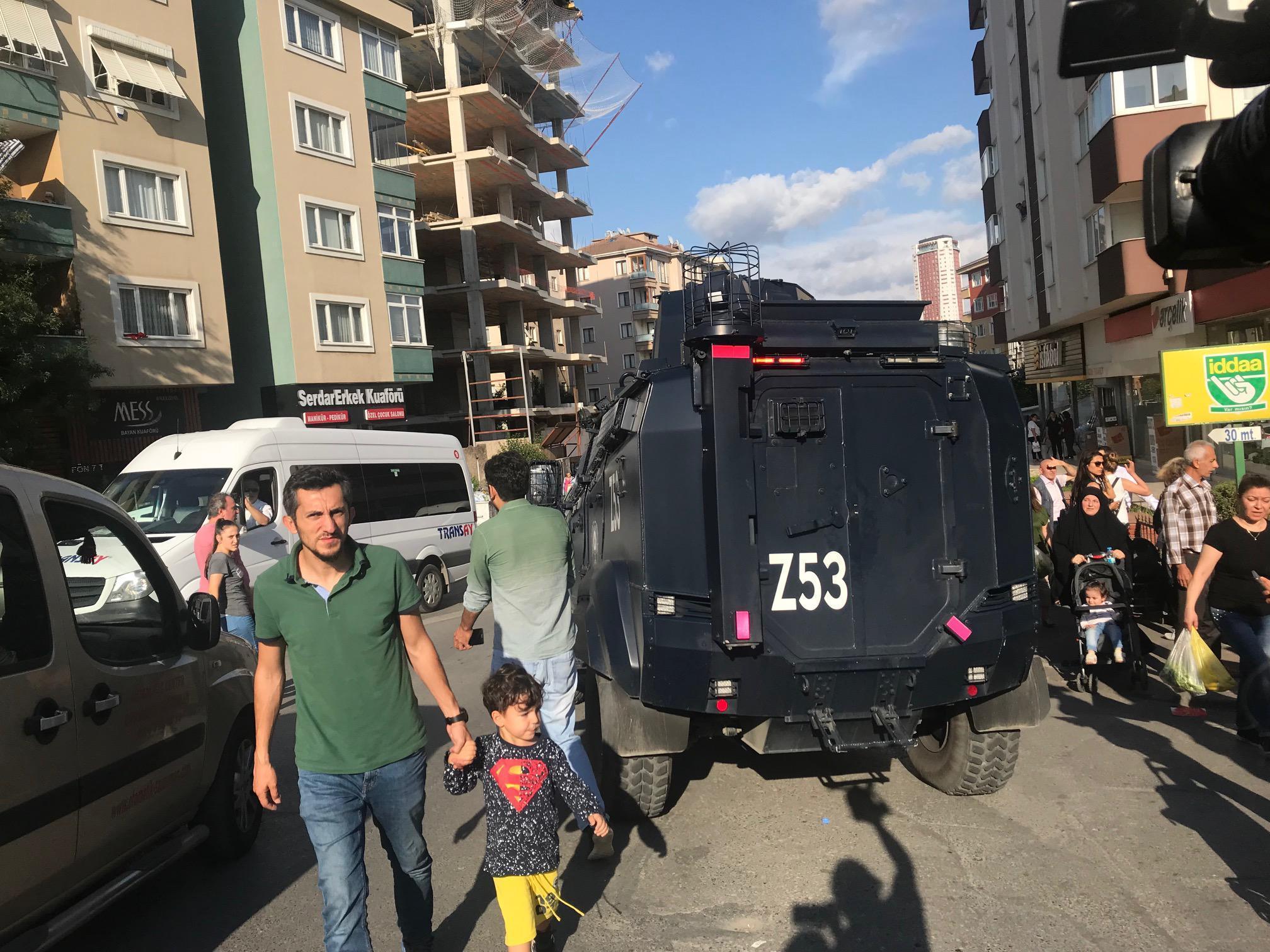 HDP broşürünü almayan gençleri darp ettiler