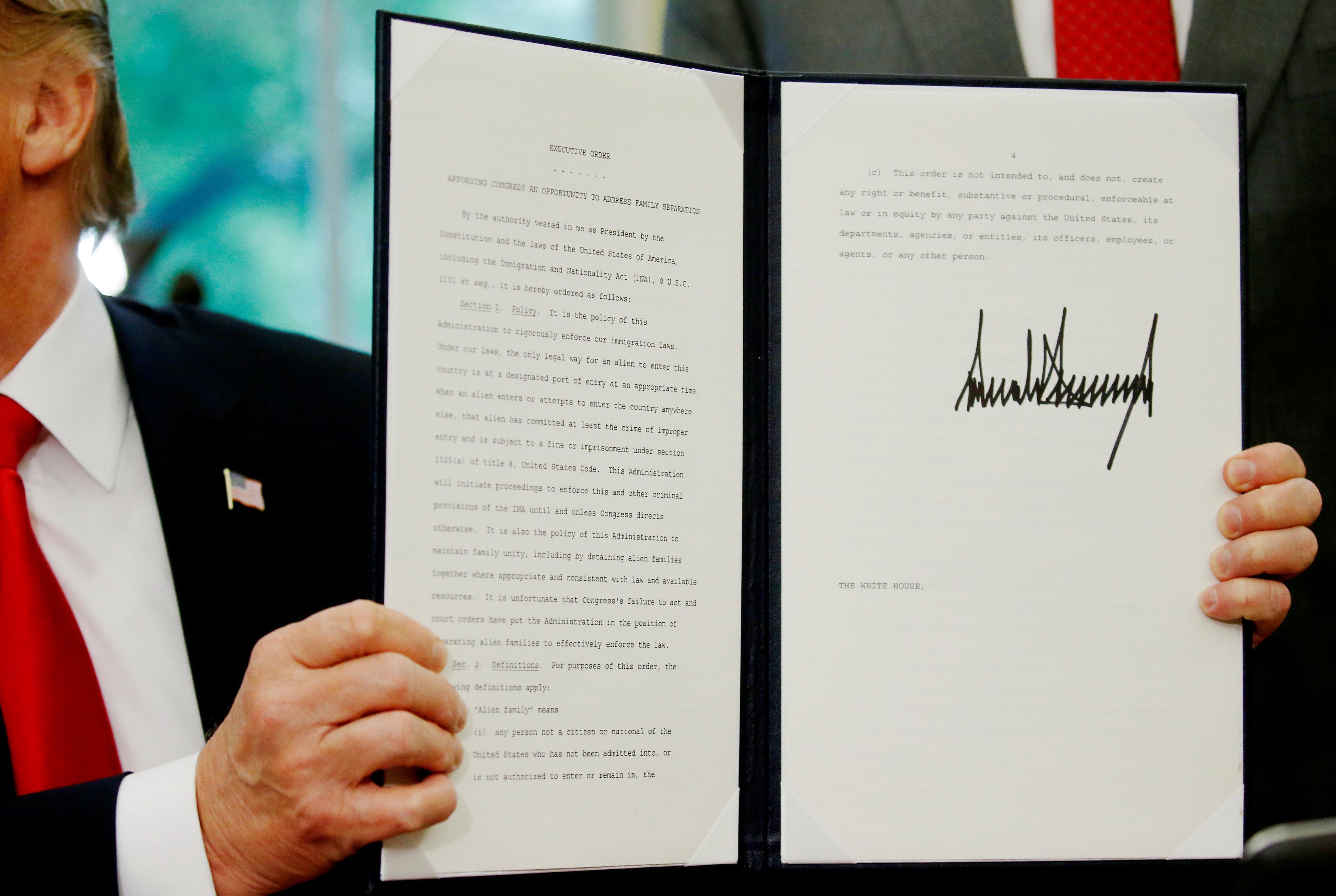 Trump göçmenlerle ilgili kararnameyi imzaladı