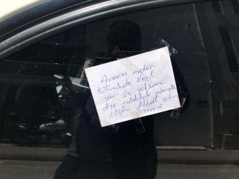 Edirnede otomobile giren kediyi çıkaramayan itfaiye not bıraktı