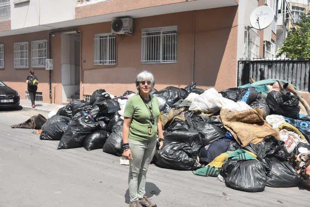 28 yıldır temizlenmeyen evden 20 ton çöp çıktı
