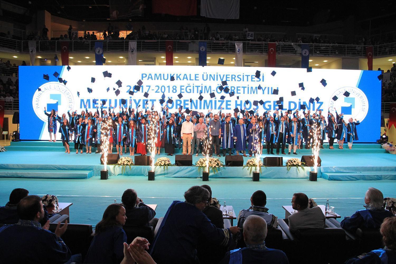 Pamukkale Üniversitesinde mezuniyet heyecanı