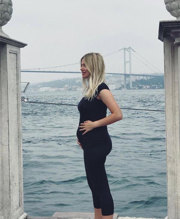 Pınar Sabancıdan hamilelik pozu