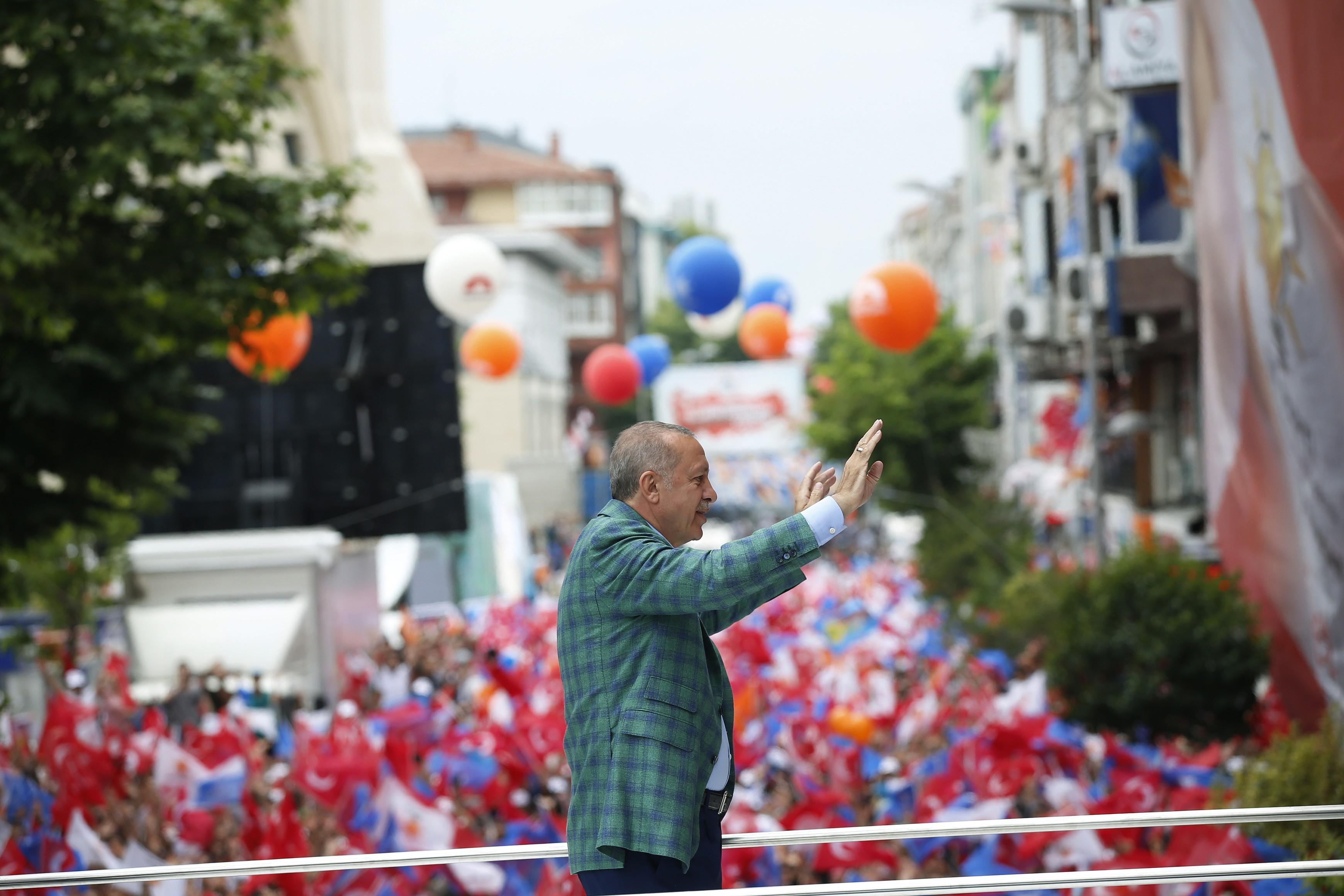 Erdoğan 5 ilçede miting düzenledi
