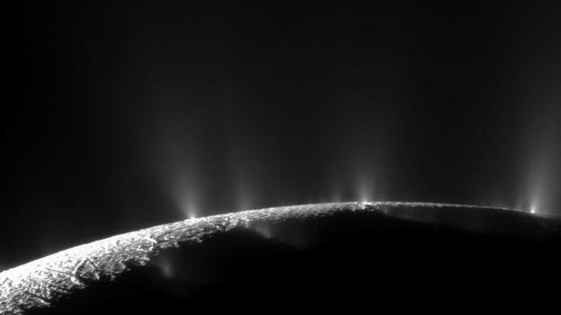 Satürnün uydusu Enceladusta yaşam ihtimali arttı