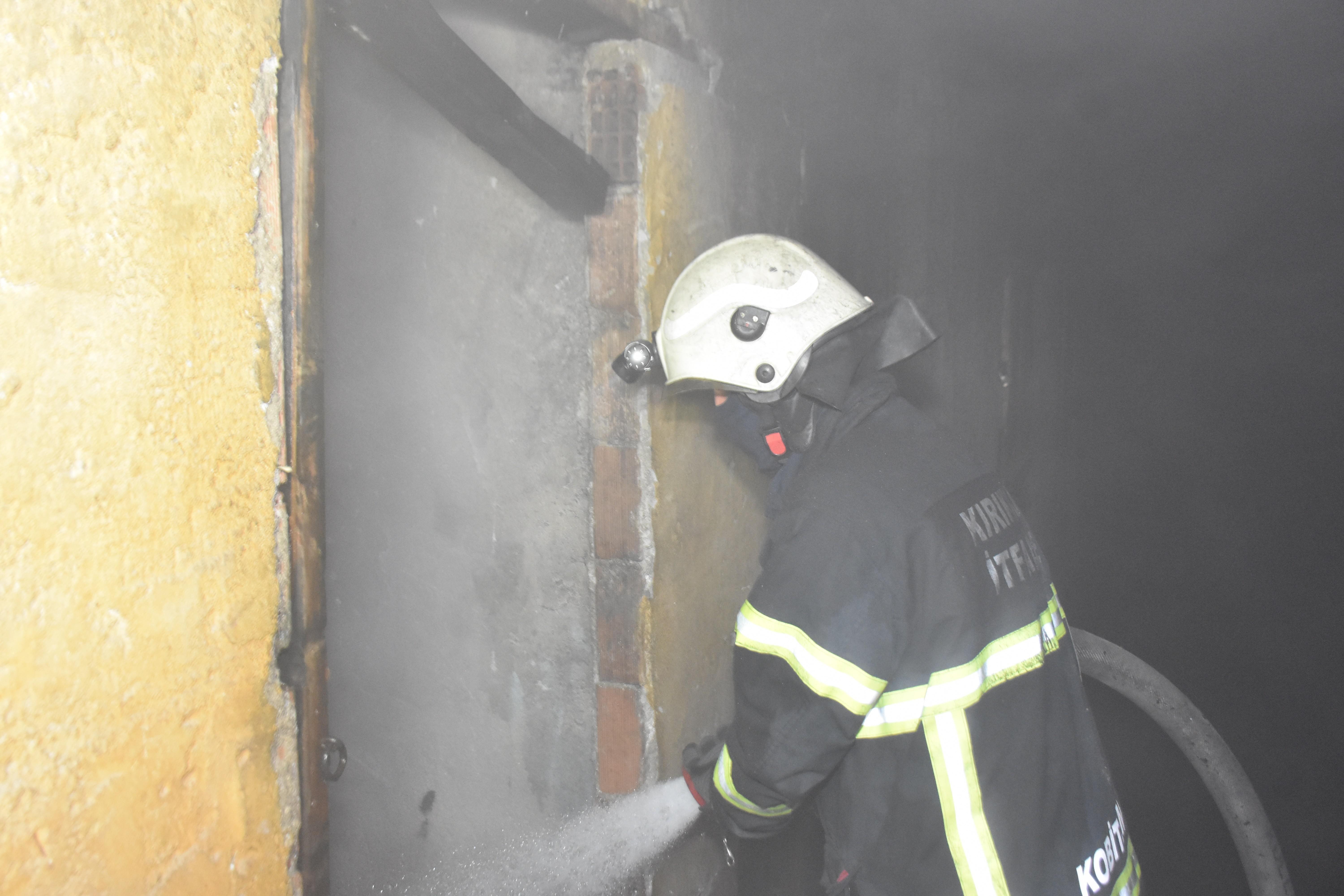 Kırıkkale’de apartman yangını: 6 kişi dumandan zehirlendi