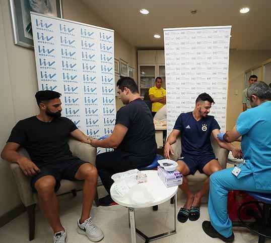 Fenerbahçeli futbolcular sağlık kontrolünden geçti