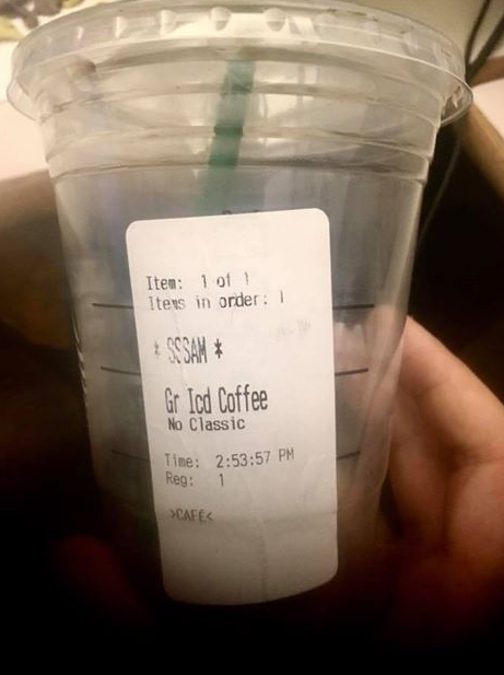 Kekeme müşteriyle dalga geçen Starbucks çalışanının işine son verildi