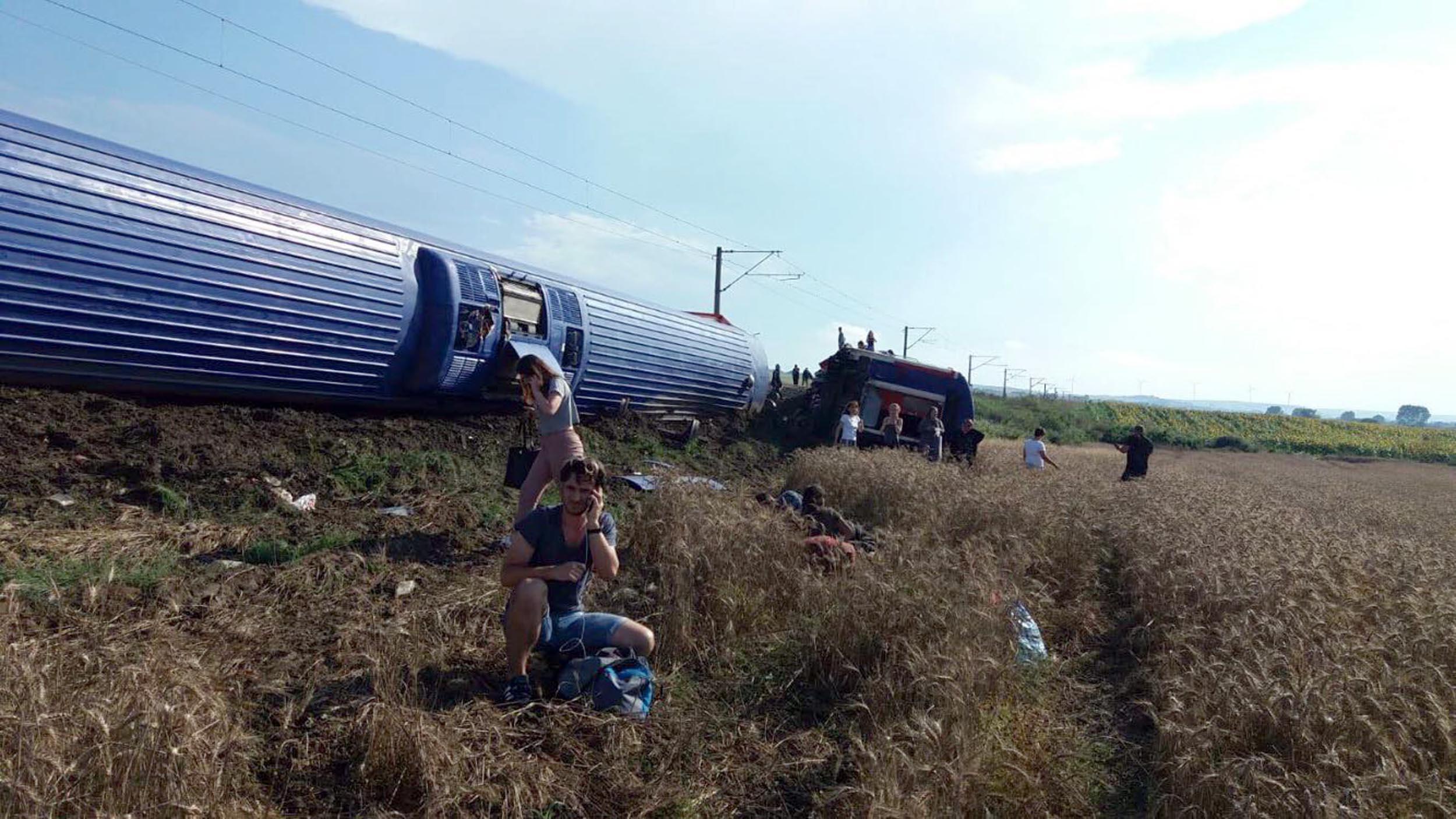 Çorlu’da yolcu treninin vagonu devrildi: Çok sayıda ölü ve yaralı var