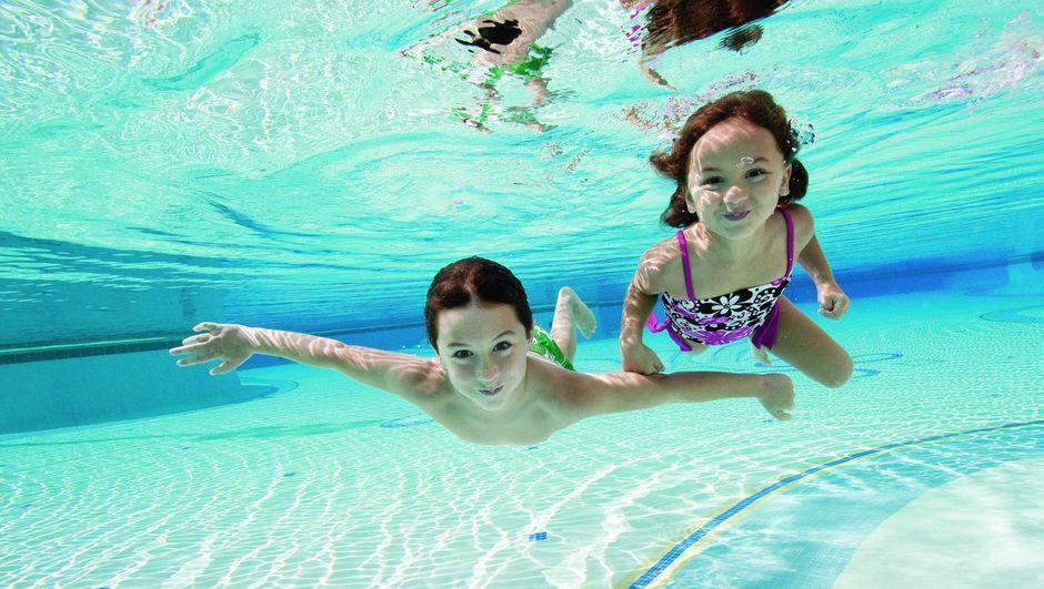 Çocukları havuz enfeksiyonundan korumanın 10 yolu