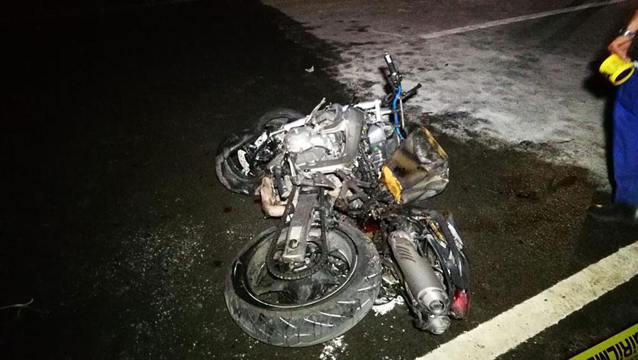 İki motosiklet kafa kafaya çarpıştı: 2’si yanarak 3 kişi öldü, 1 yaralandı