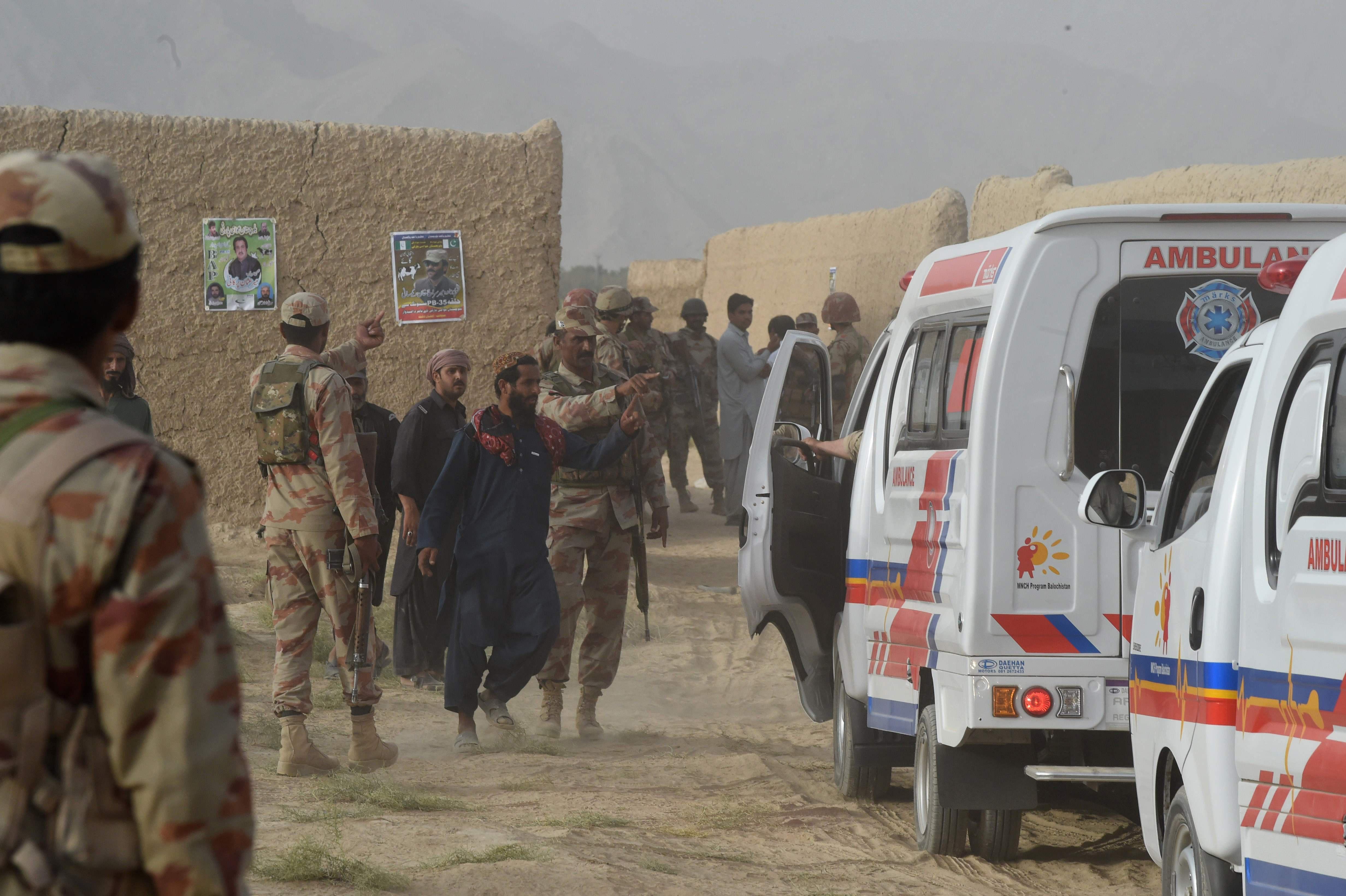 Pakistan’da iki seçim mitingine bombalı saldırı: En az 75 ölü