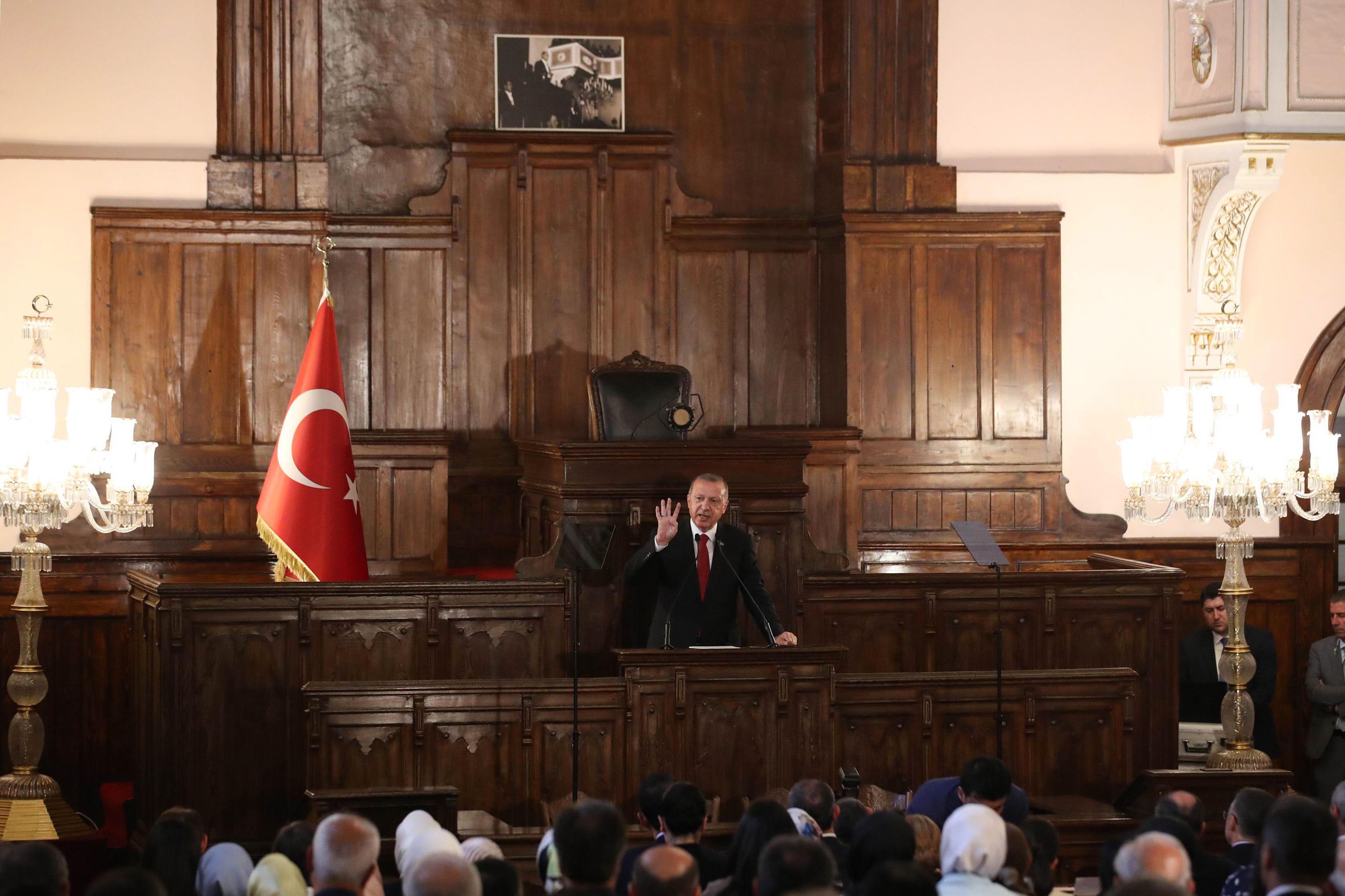 Ankarada tarihi gün: Cumhurbaşkanı Erdoğan eski Meclis binasında konuştu