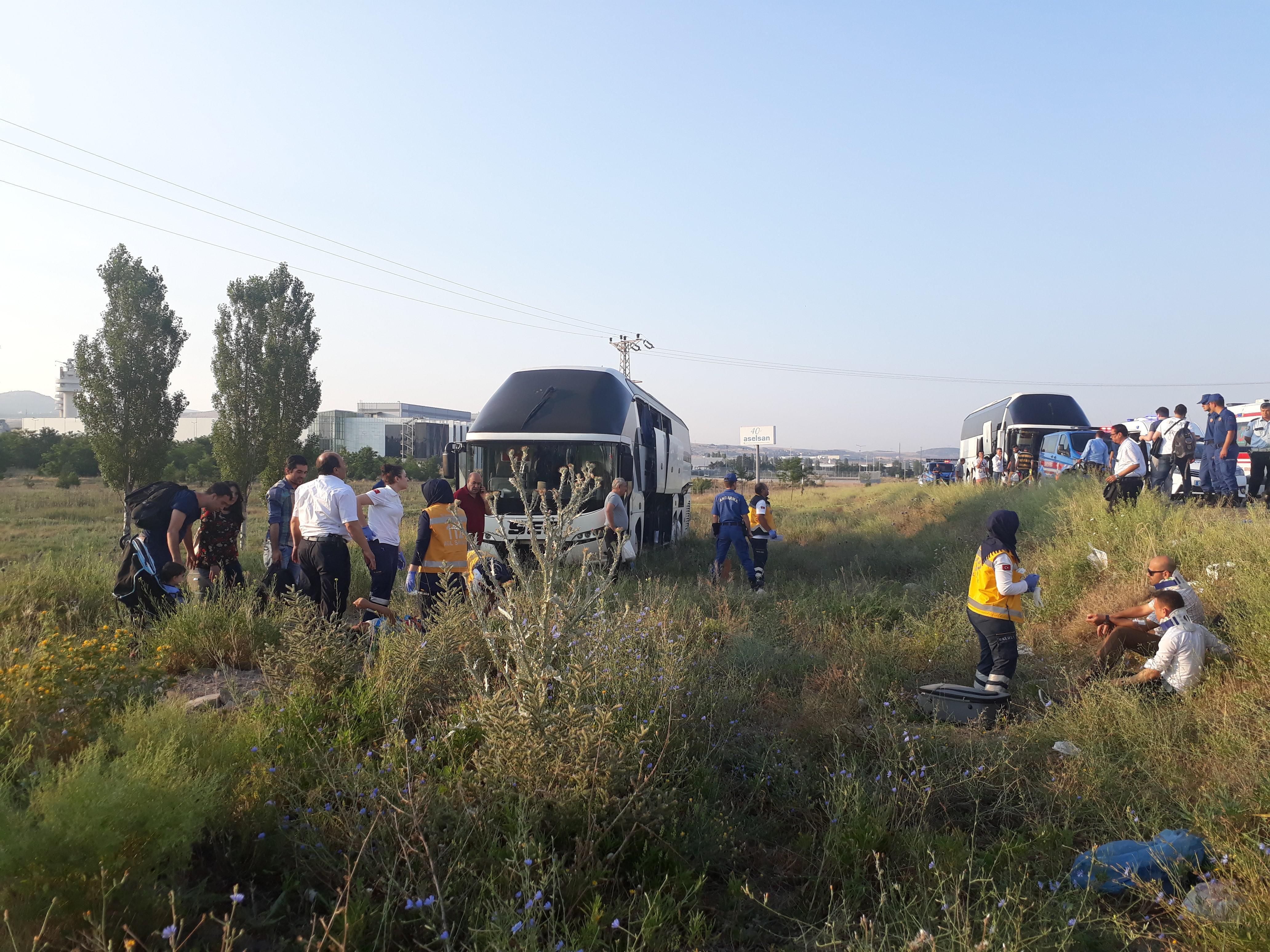 Ankarada otobüs tarlaya girdi: 15 yaralı