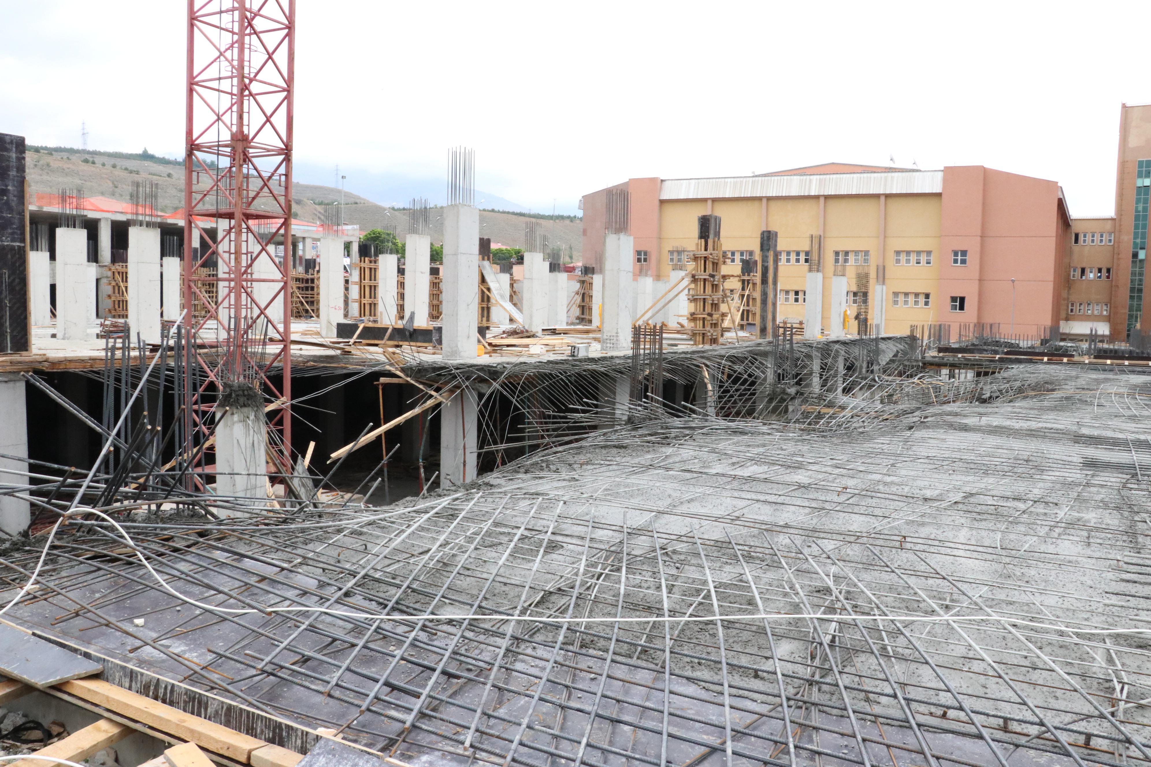 Erzincanda hastane inşaatında göçük: 8 işçi yaralandı