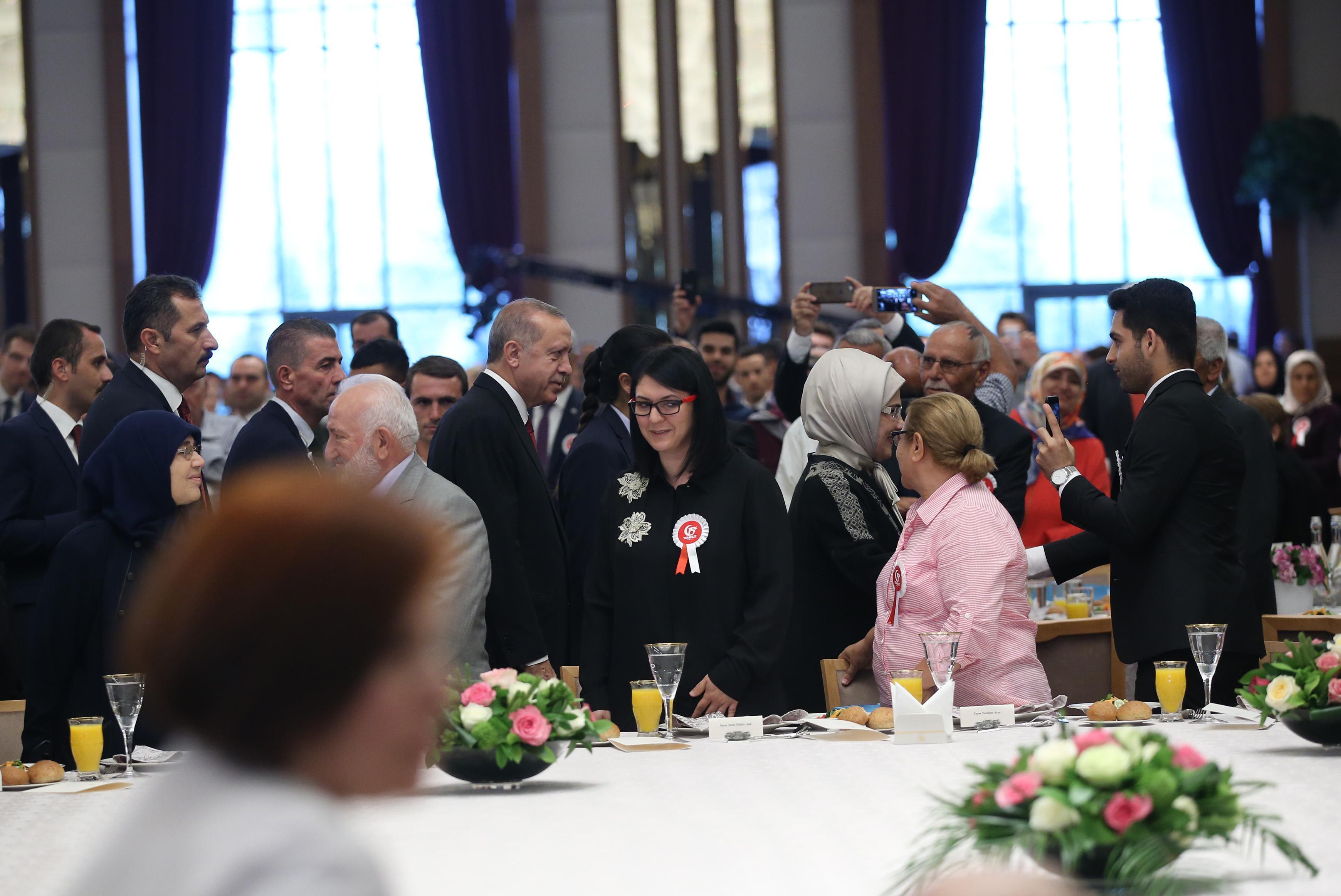 Erdoğan Beştepede şehit ve gazi yakınlarına seslendi