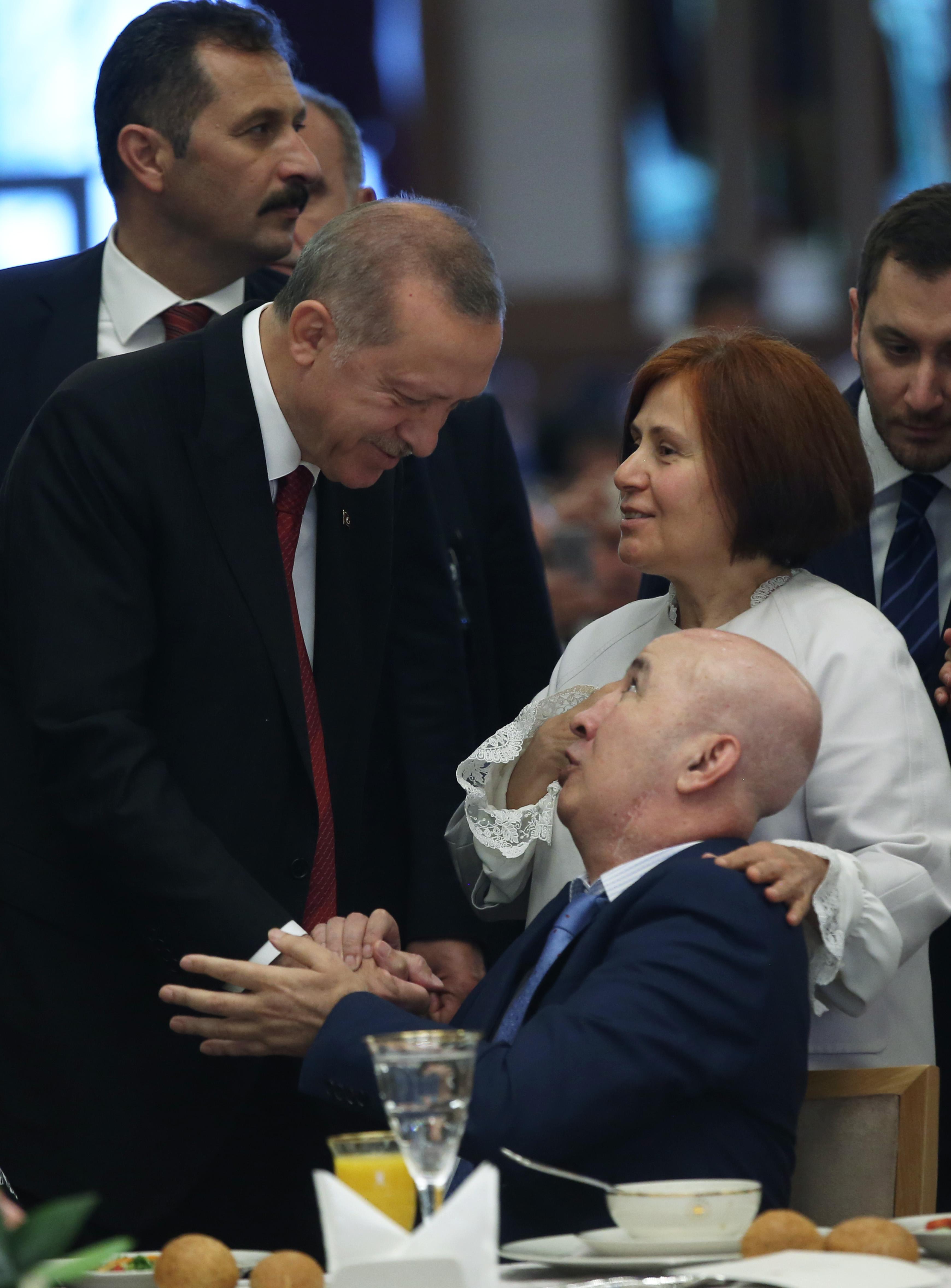 Erdoğan Beştepede şehit ve gazi yakınlarına seslendi