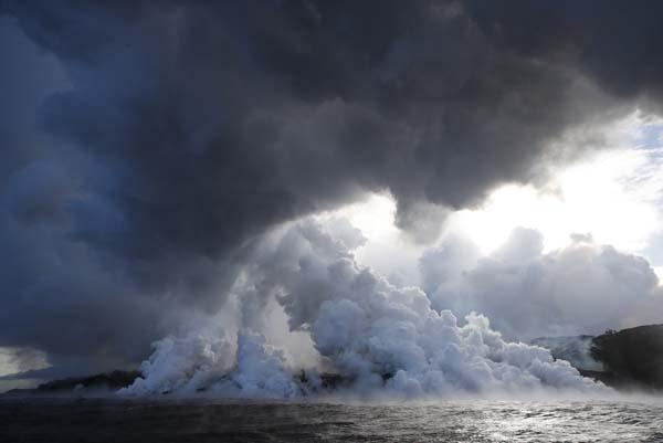 Hawaiide lavlar tur teknesine sıçradı