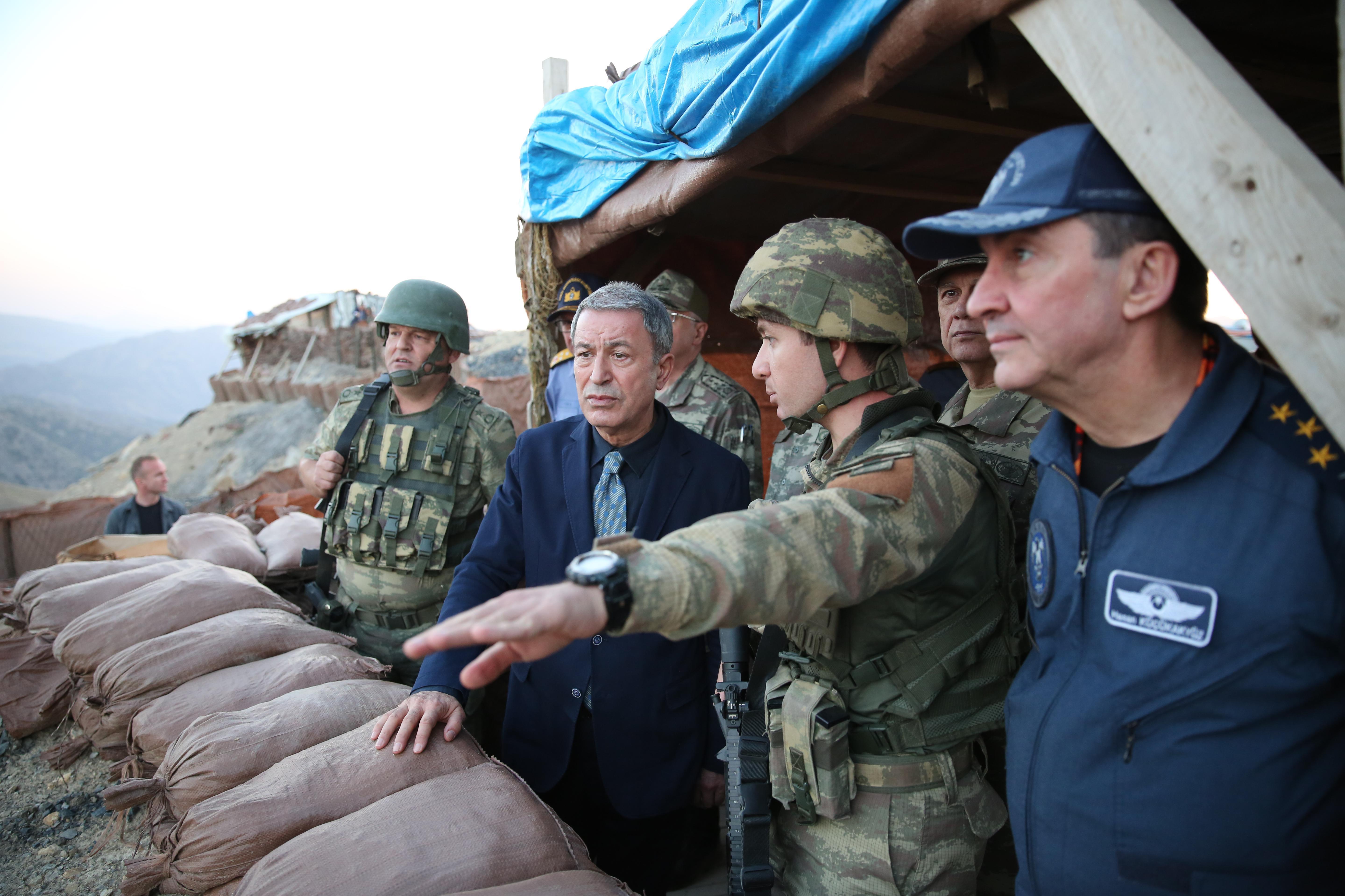 Milli Savunma Bakanı Hulusi Akardan ilk ziyaret sınıra