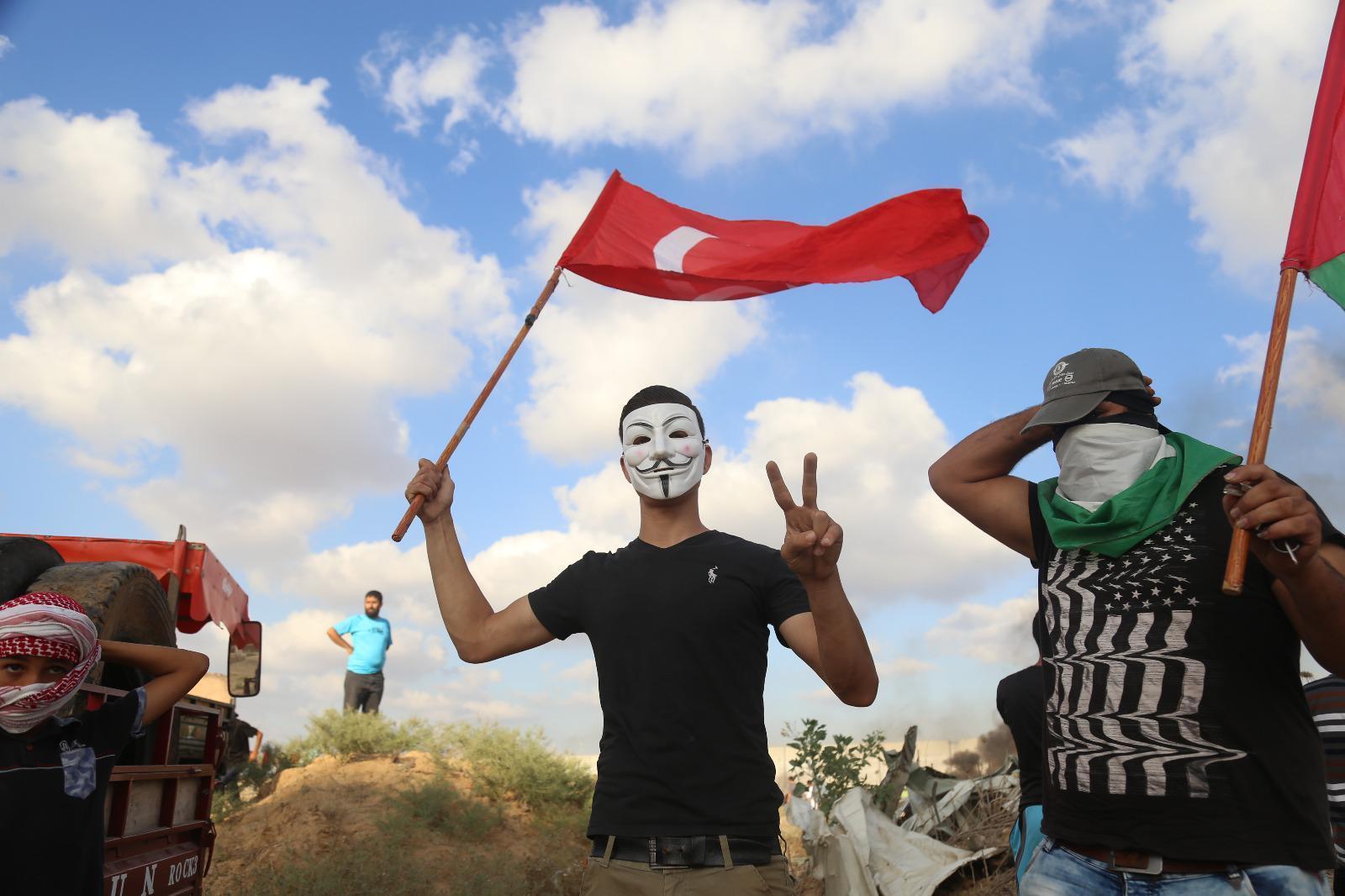 Gazze şehidi Türk bayrağıyla uğurladı