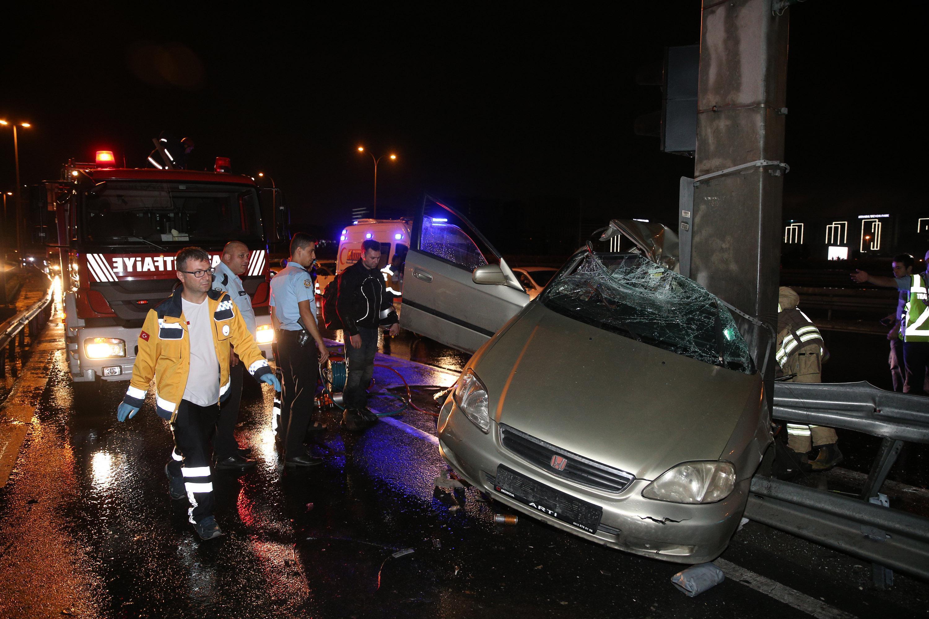 İstanbulda gece yarısı feci kaza