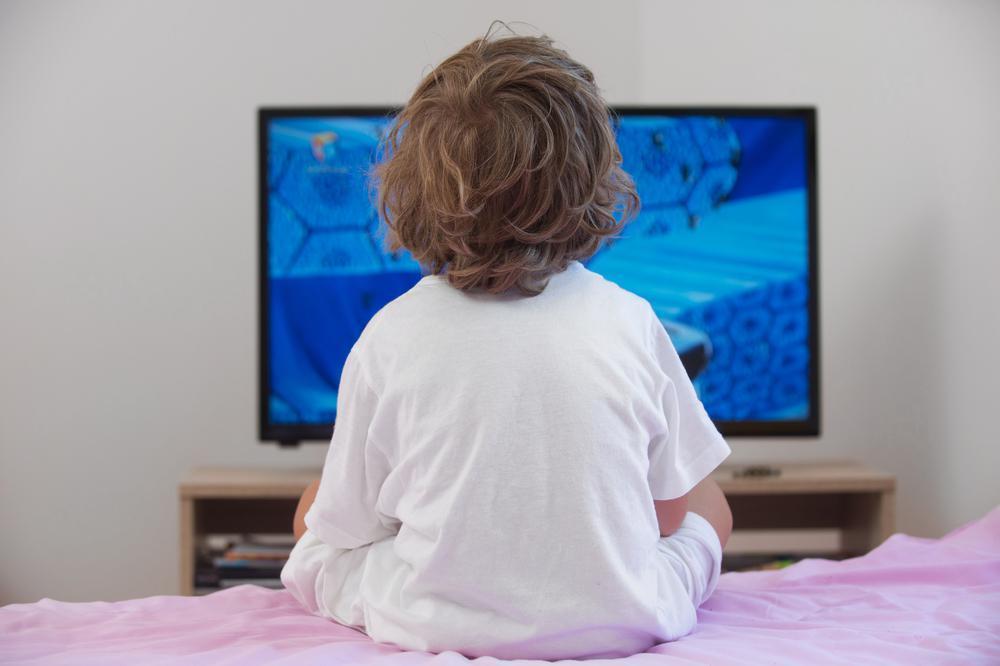 Uzmanlar uyarıyor  3 yaş öncesi çocuğunuz ekrana temas etmesin
