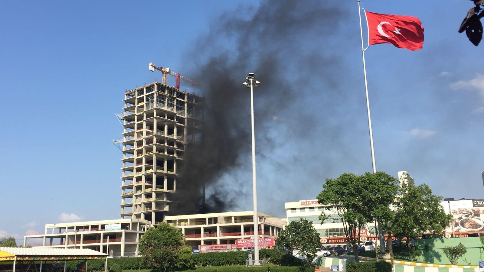 Bursada 20 katlı binada çıkan yangın korkuttu