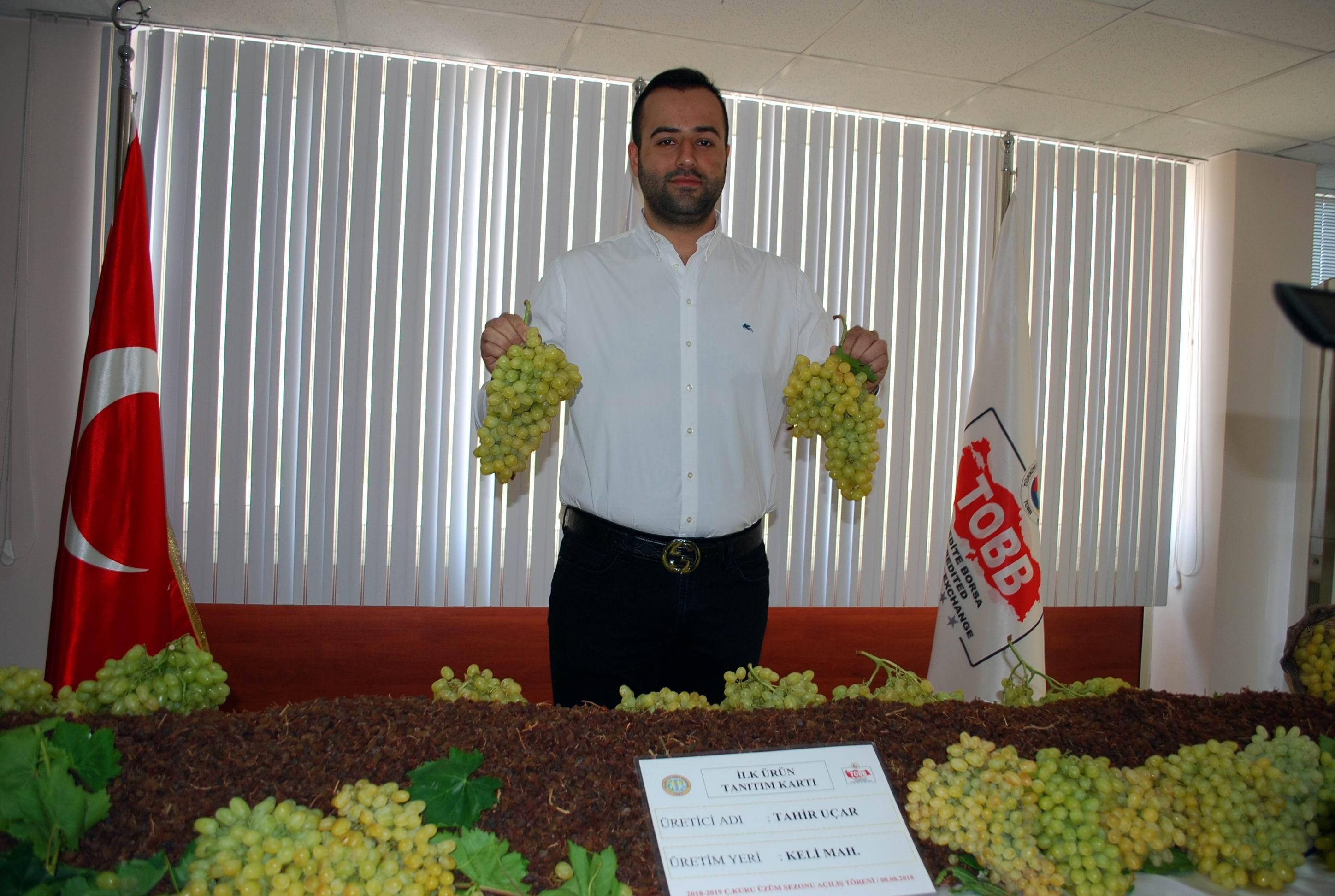 Salihli’de sezonun ilk kuru üzümü 170 liradan satıldı